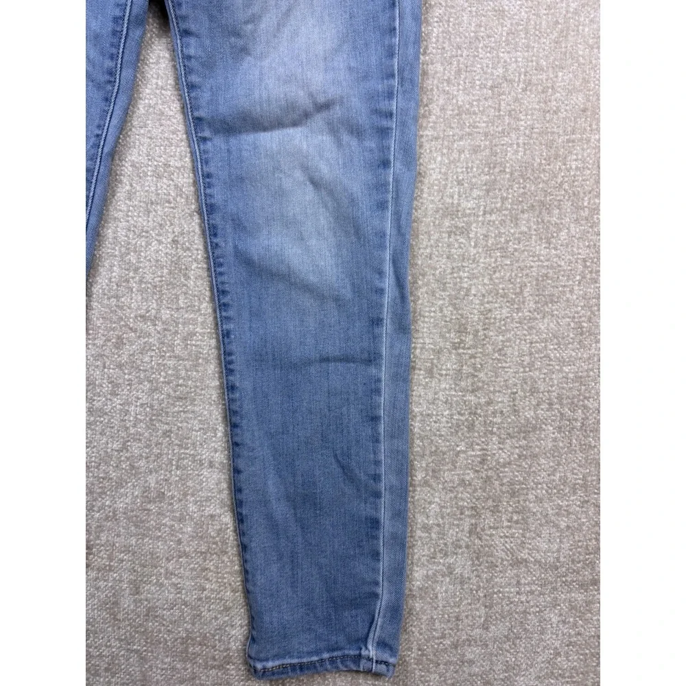 Levis levis 711